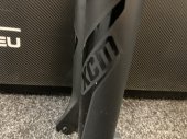 vildice Specialized Suntour SA 29 palců; na rychlopupínák, pružinová, zamykání